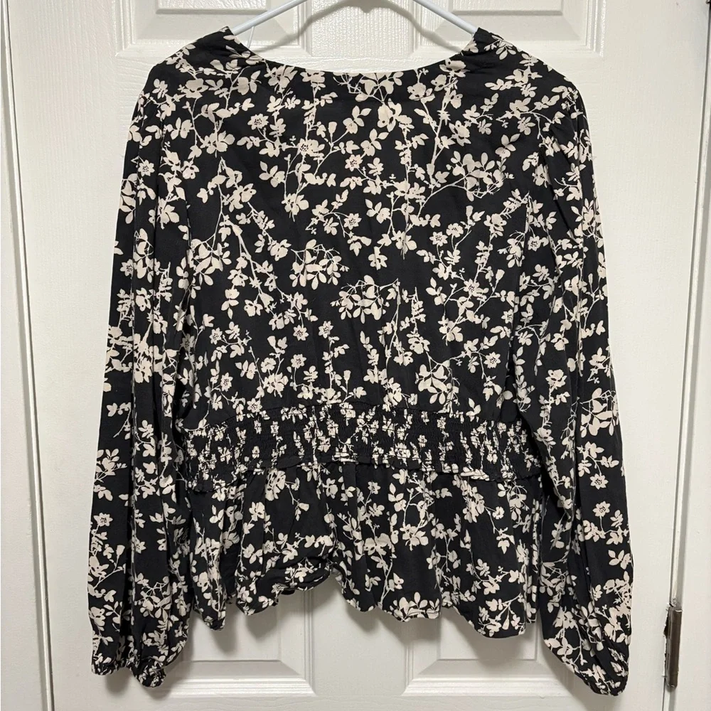 *Old Navy Black and Cream Floral Puff Sleeve Smocked Peplum Hem XL Blouse #IR